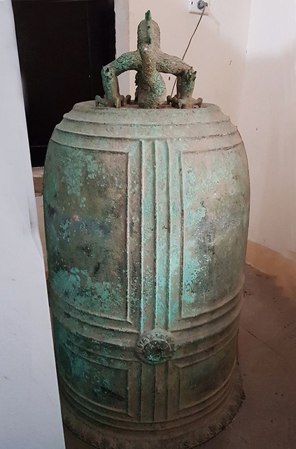 Chuông quý đời Trần sắp thành phế liệu được bàn giao cho Bảo tàng Tỉnh Hà Tĩnh - 1 Chuông quý đời Trần sắp thành phế liệu được bàn giao cho Bảo tàng Tỉnh Hà Tĩnh - 1