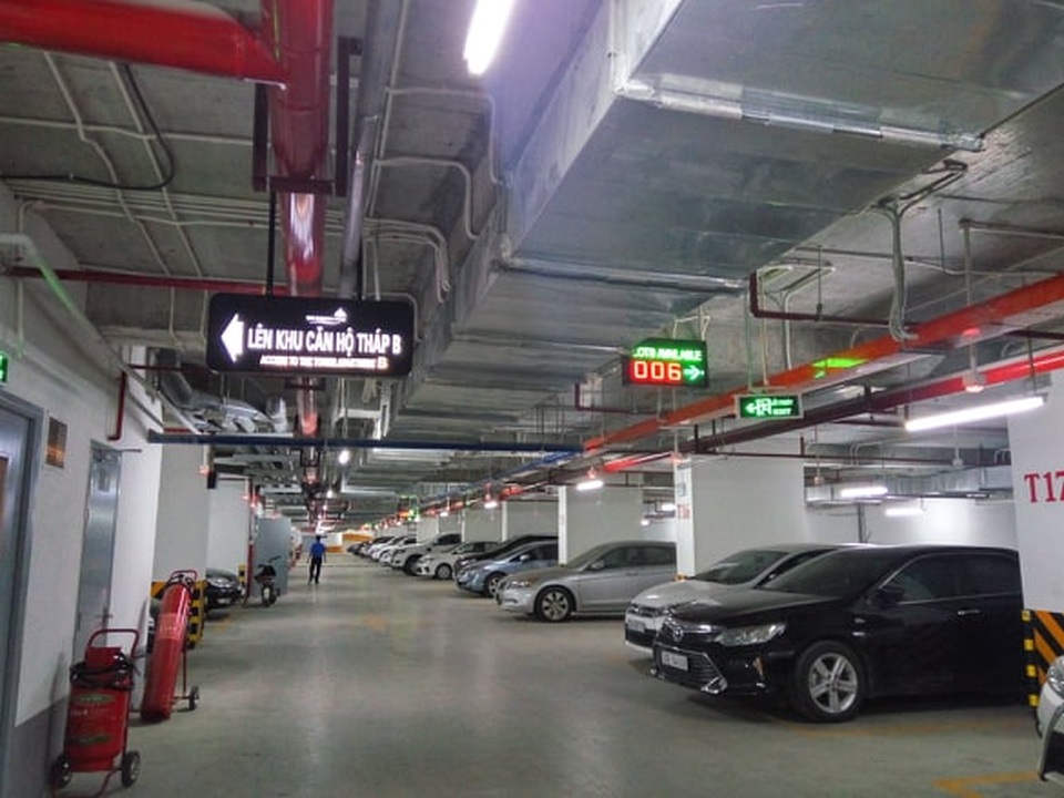 “Cuộc chiến” đỗ xe ô tô trong chung cư: Quy định không còn phù hợp? - 3 “Cuộc chiến” đỗ xe ô tô trong chung cư: Quy định không còn phù hợp? - 3