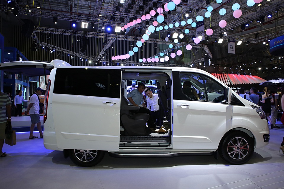 Ford Tourneo Titanium 2019 - Sở hữu những tính năng vượt trội của dòng xe MPV - 2 Ford Tourneo Titanium 2019 - Sở hữu những tính năng vượt trội của dòng xe MPV - 2