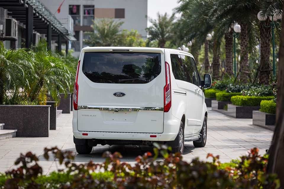 Ford Tourneo Titanium 2019 - Sở hữu những tính năng vượt trội của dòng xe MPV - 3 Ford Tourneo Titanium 2019 - Sở hữu những tính năng vượt trội của dòng xe MPV - 3