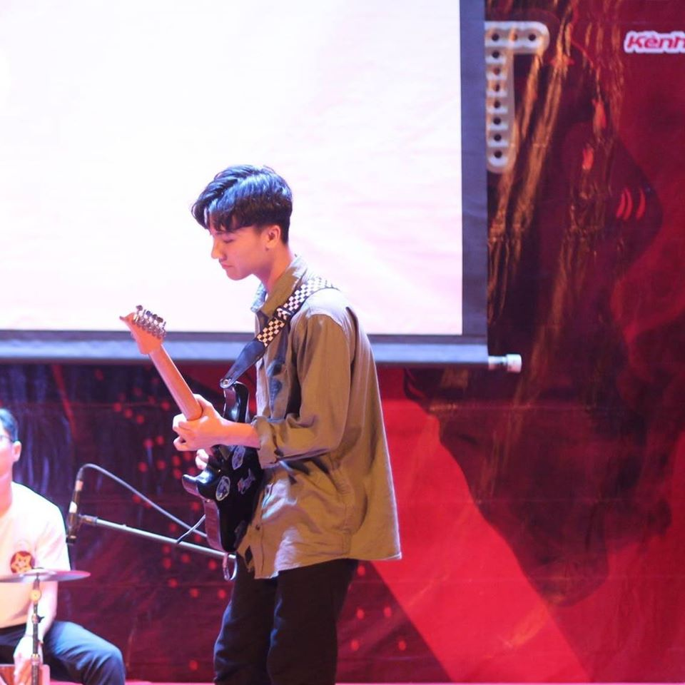 Góc nghiêng “cực phẩm” của nam sinh ĐH Công nghệ gây thương nhớ dân mạng - 5 Góc nghiêng “cực phẩm” của nam sinh ĐH Công nghệ gây thương nhớ dân mạng - 5