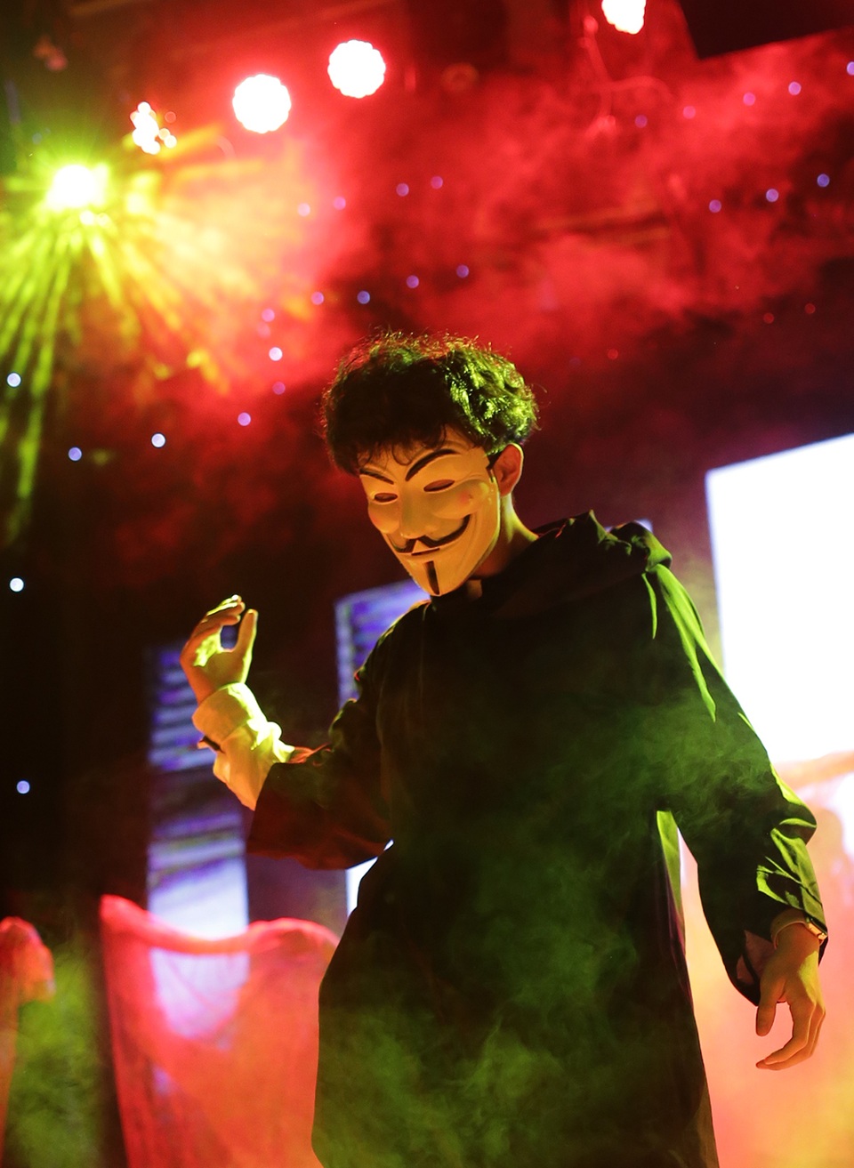 Những bước nhảy “rùng rợn” của sinh viên trường Báo dịp Halloween - 1 Những bước nhảy “rùng rợn” của sinh viên trường Báo dịp Halloween - 1