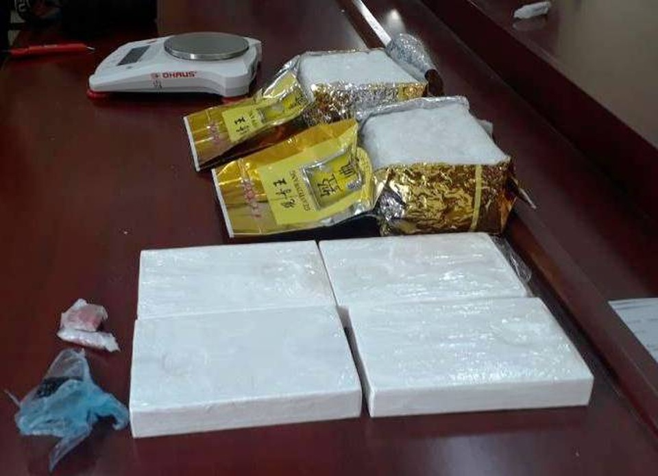 CSGT kiểm tra xe chạy quá tốc độ, phát hiện lượng lớn ma túy - 2 CSGT kiểm tra xe chạy quá tốc độ, phát hiện lượng lớn ma túy - 2
