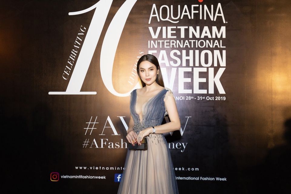 Gái 3 con Phương Lê bất ngờ lên sàn catwalk - 4