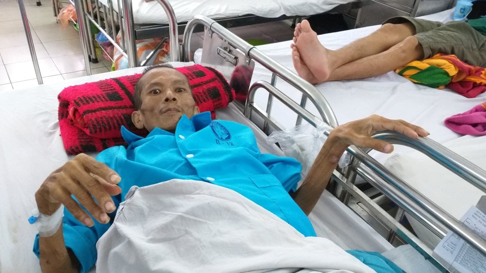 Bạn đọc Dân trí tiếp tục giúp đỡ “Người cha cơ cực...” hơn 14 triệu đồng - 2 Bạn đọc Dân trí tiếp tục giúp đỡ “Người cha cơ cực...” hơn 14 triệu đồng - 2