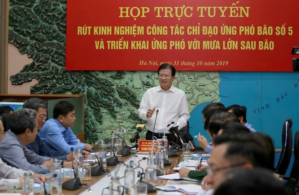 750.000 hộ dân vẫn mất điện do bão số 5 - 2 750.000 hộ dân vẫn mất điện do bão số 5 - 2