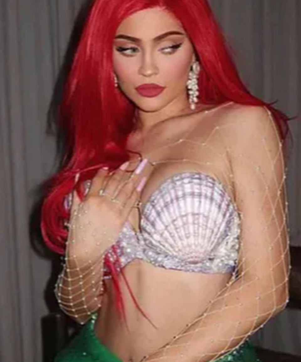 Kylie Jenner đón Halloween thế nào? - 1 Kylie Jenner đón Halloween thế nào? - 1