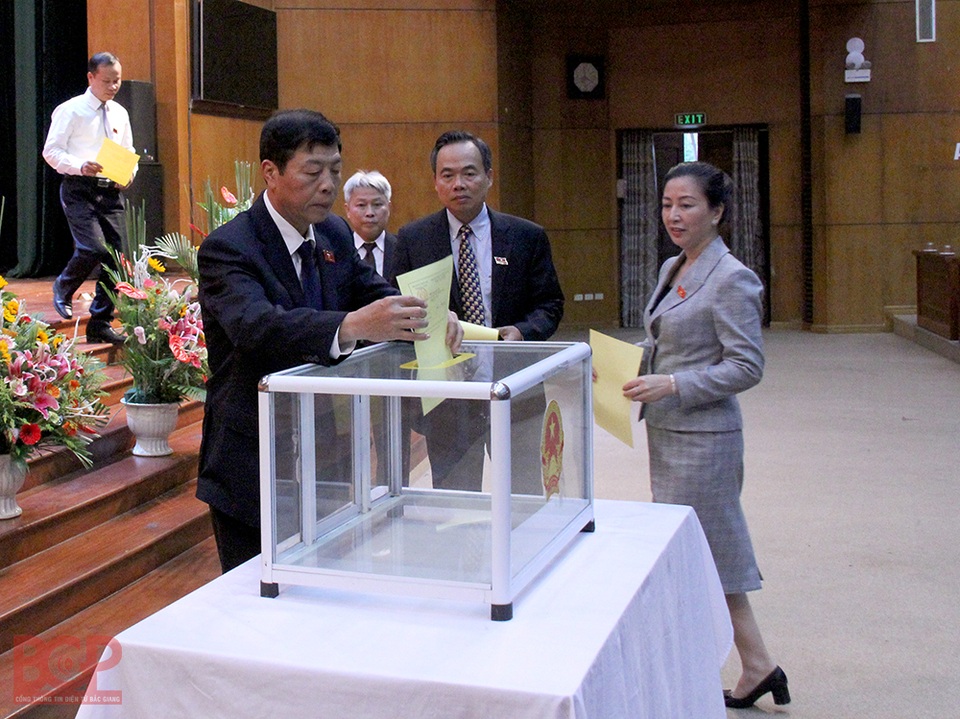 Ông Dương Văn Thái được bầu làm Chủ tịch UBND tỉnh Bắc Giang - 1 Ông Dương Văn Thái được bầu làm Chủ tịch UBND tỉnh Bắc Giang - 1