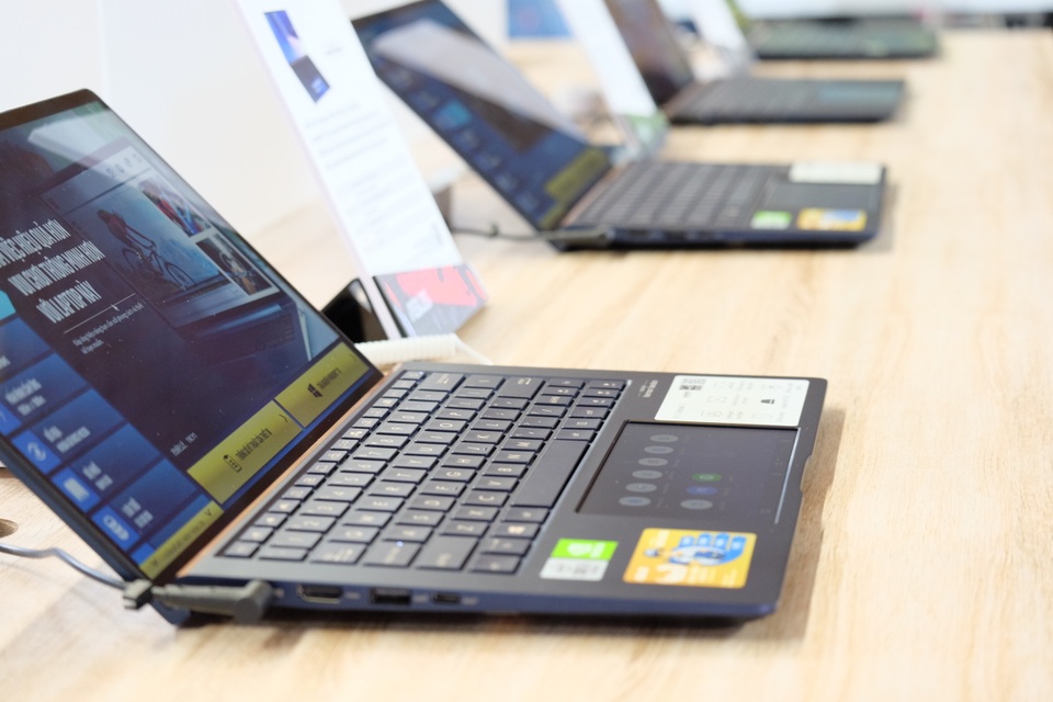 Laptop 2 màn hình, gaming phone, và loạt đồ chơi công nghệ tại Asus Expo 2019 - 4 Laptop 2 màn hình, gaming phone, và loạt đồ chơi công nghệ tại Asus Expo 2019 - 4