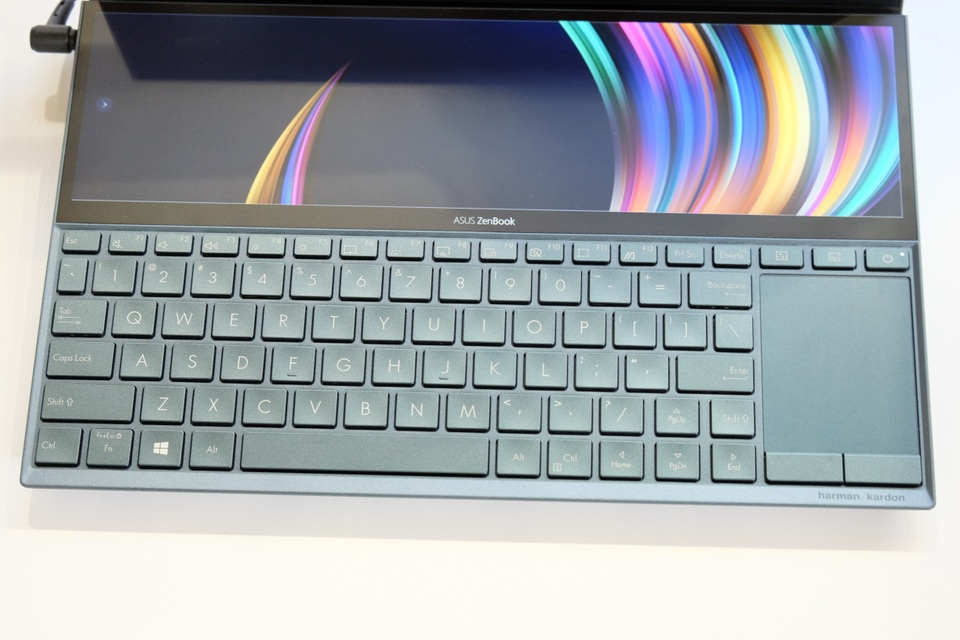 Laptop 2 màn hình, gaming phone, và loạt đồ chơi công nghệ tại Asus Expo 2019 - 2 Laptop 2 màn hình, gaming phone, và loạt đồ chơi công nghệ tại Asus Expo 2019 - 2