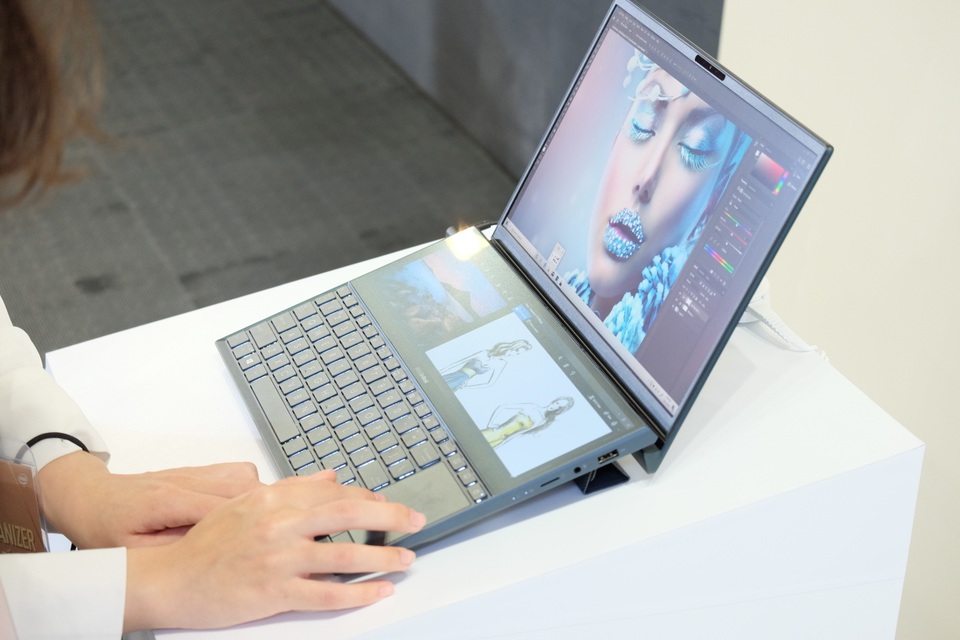 Laptop 2 màn hình, gaming phone, và loạt đồ chơi công nghệ tại Asus Expo 2019 - 3 Laptop 2 màn hình, gaming phone, và loạt đồ chơi công nghệ tại Asus Expo 2019 - 3