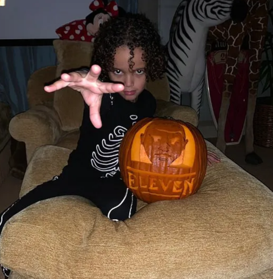 Tình cũ Ronaldo và con gái nhỏ hóa trang thành chuột Minnie - 10 Tình cũ Ronaldo và con gái nhỏ hóa trang thành chuột Minnie - 10