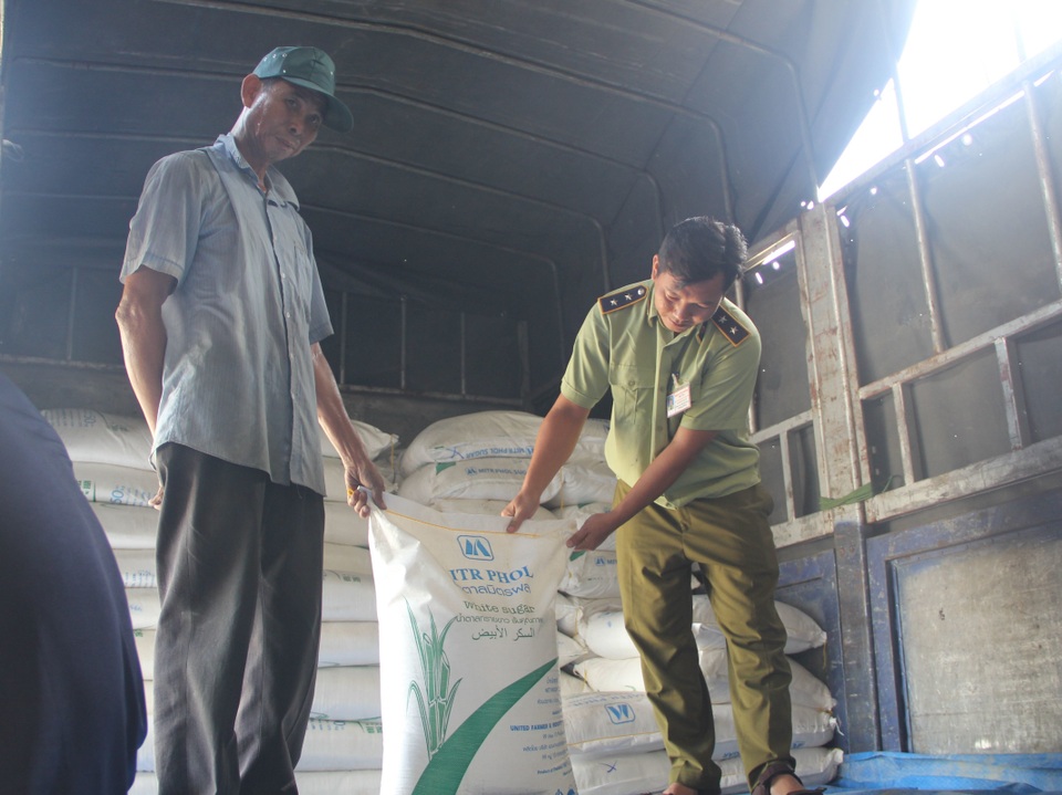 Phú Yên: Tạm giữ 30 tấn đường không rõ nguồn gốc xuất xứ - 1