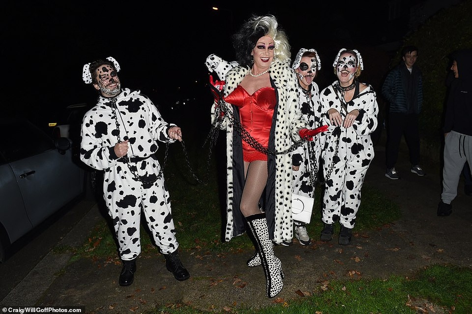 Đêm Halloween, sao hóa trang thế nào? - 11