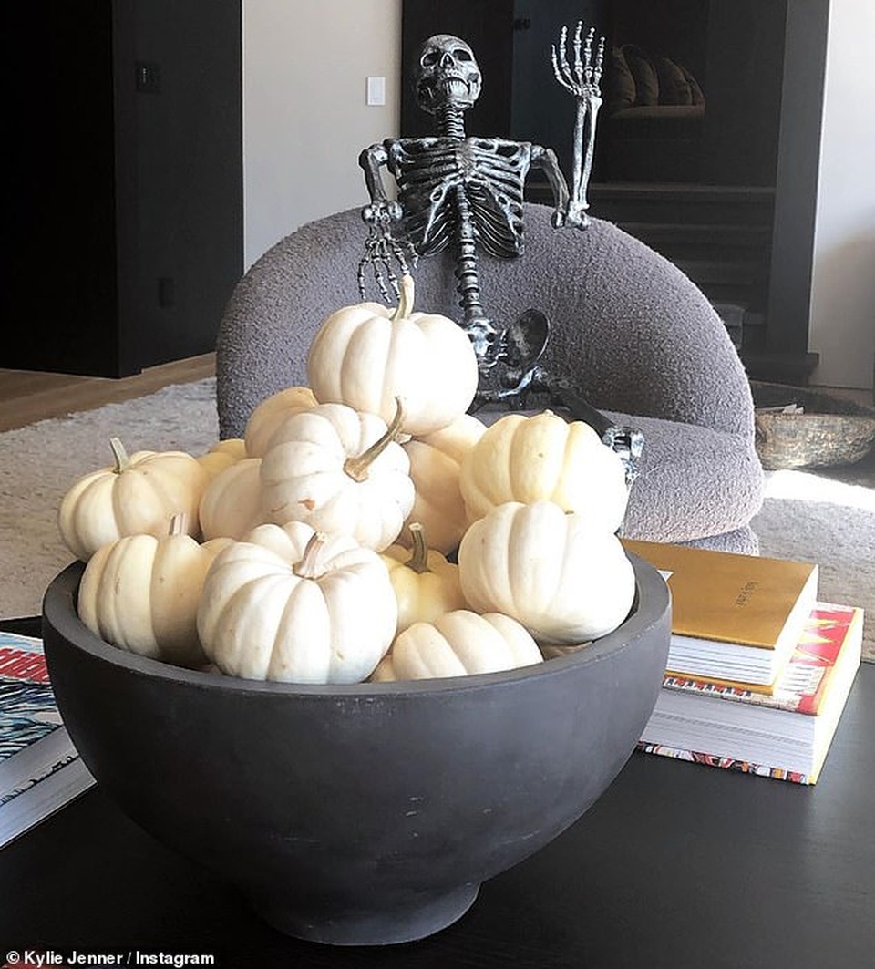 Kylie Jenner đón Halloween thế nào? - 11 Kylie Jenner đón Halloween thế nào? - 11
