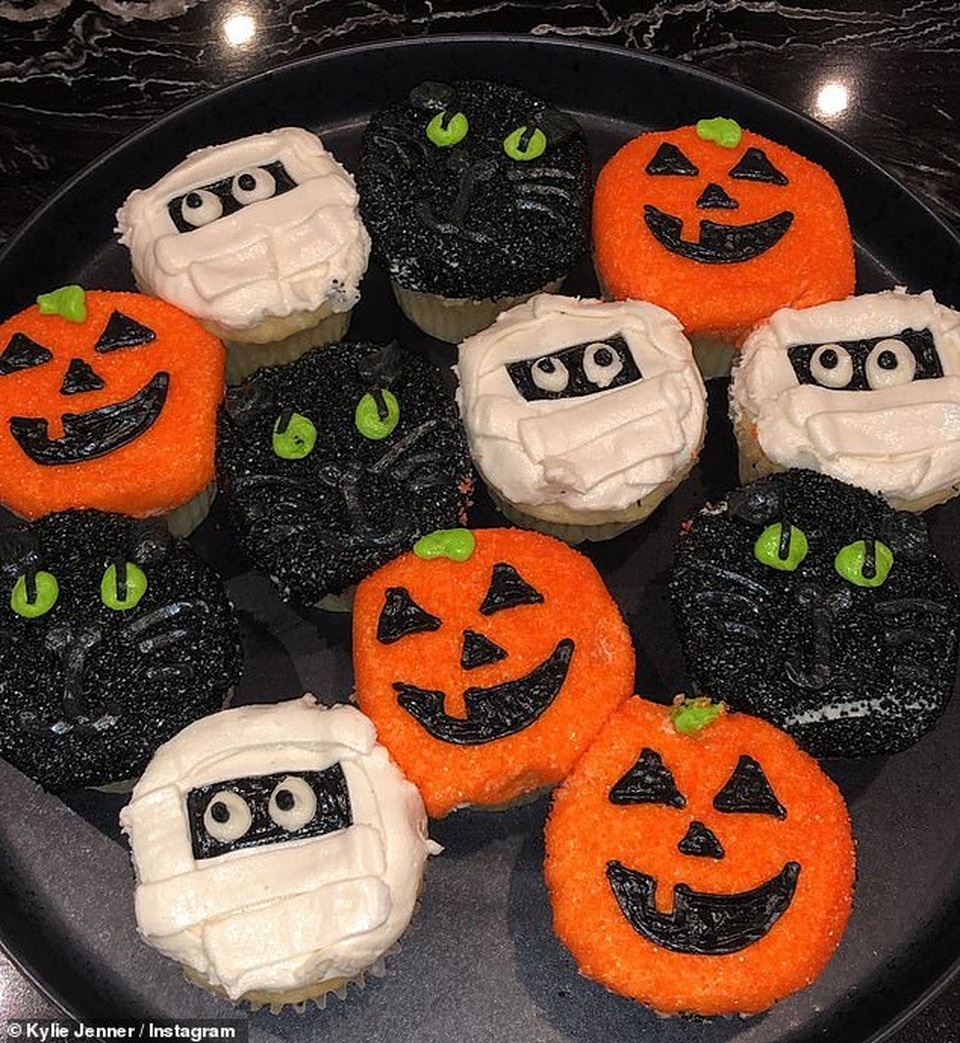 Kylie Jenner đón Halloween thế nào? - 12 Kylie Jenner đón Halloween thế nào? - 12