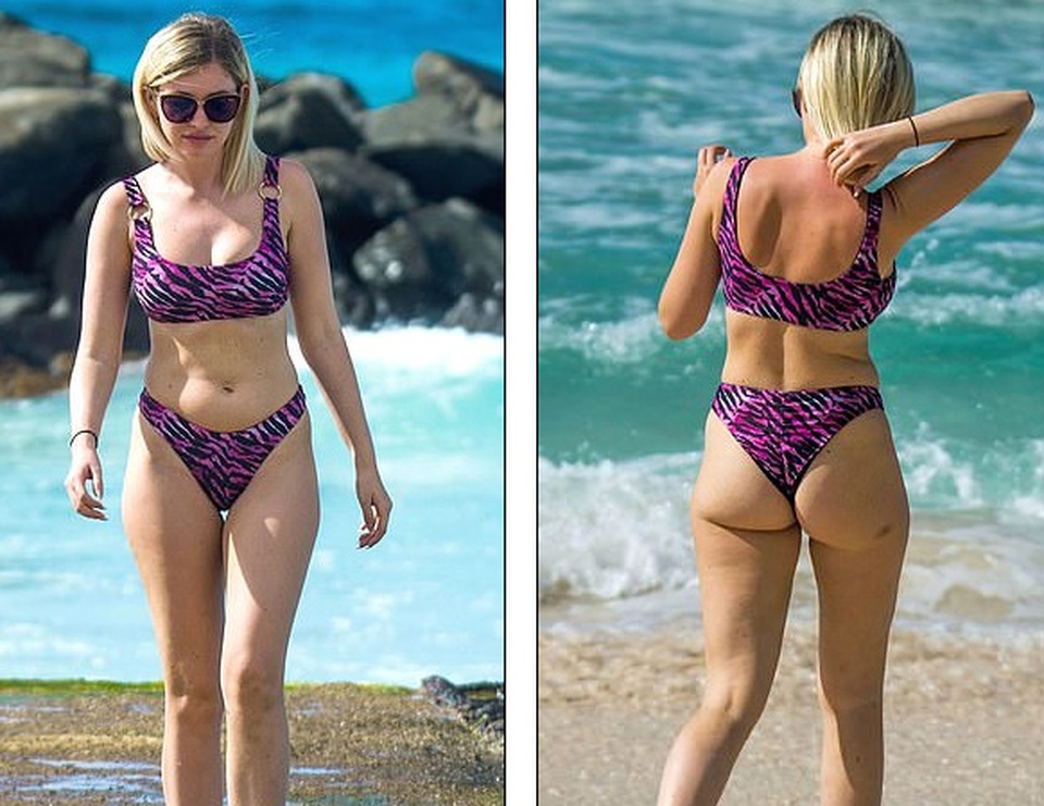 Nữ tiếp viên hàng không khoe dáng gợi cảm với bikini - 4