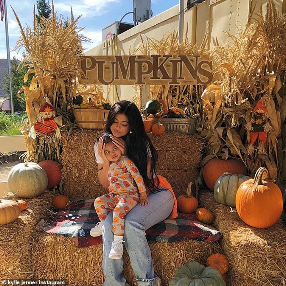 Kylie Jenner đón Halloween thế nào? - 6 Kylie Jenner đón Halloween thế nào? - 6