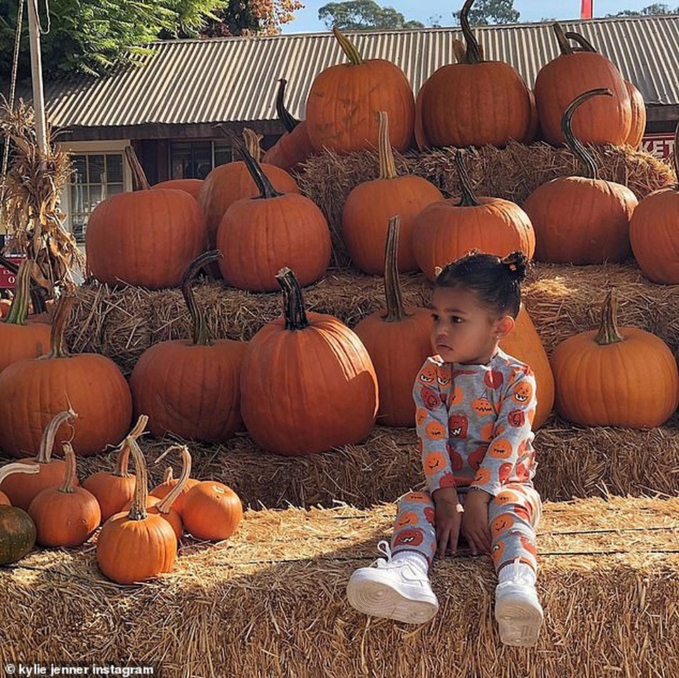 Kylie Jenner đón Halloween thế nào? - 7 Kylie Jenner đón Halloween thế nào? - 7