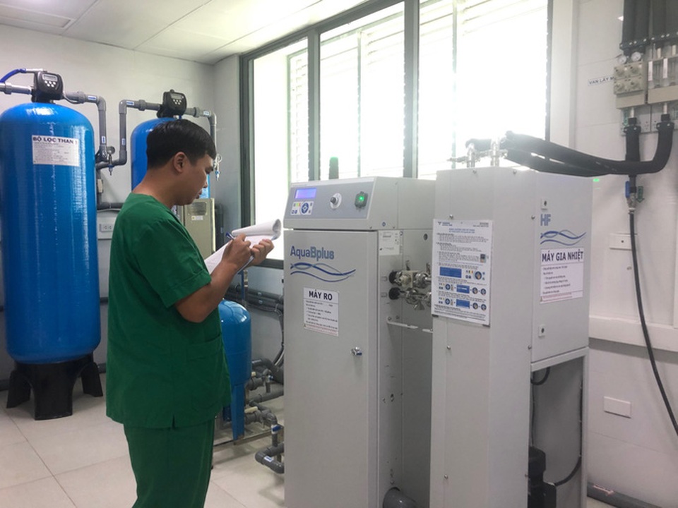 Bệnh nhân tiếp xúc 120 lít nước dịch lọc trong một lần chạy thận - 1 Bệnh nhân tiếp xúc 120 lít nước dịch lọc trong một lần chạy thận - 1