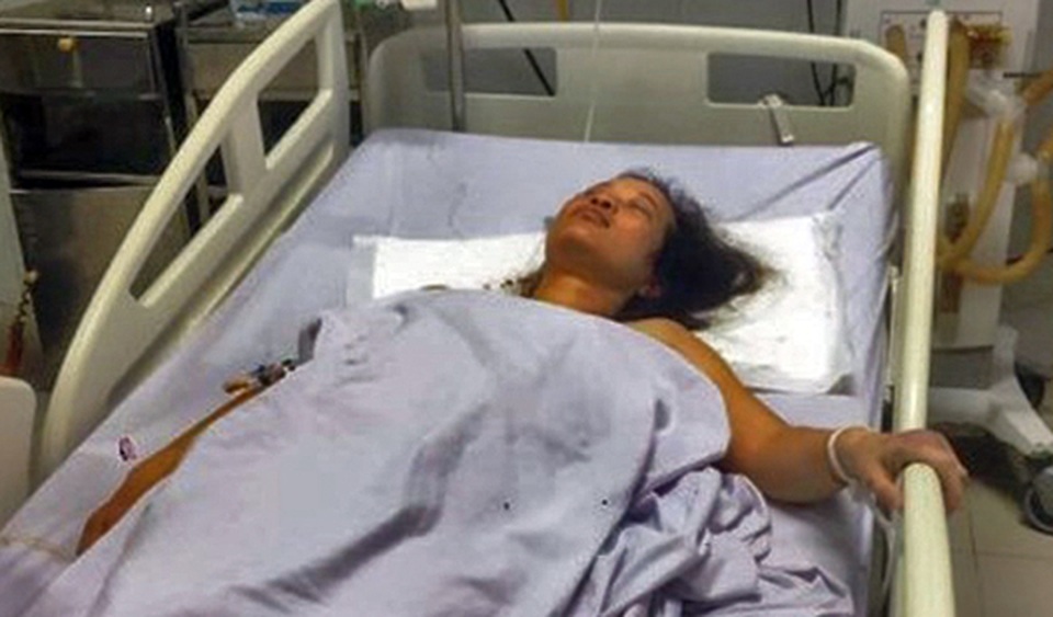 Khóc lạc giọng đám tang cô giáo bị tai nạn không có nổi chiếc áo quan - 2 Khóc lạc giọng đám tang cô giáo bị tai nạn không có nổi chiếc áo quan - 2