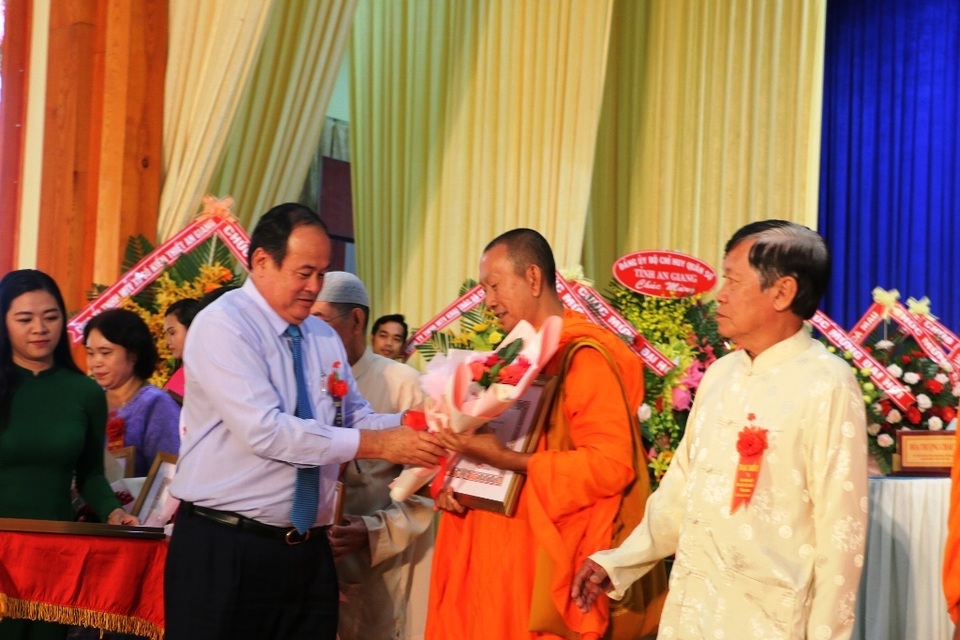 An Giang đẩy mạnh công tác giảm nghèo cho đồng bào dân tộc - 2 An Giang đẩy mạnh công tác giảm nghèo cho đồng bào dân tộc - 2