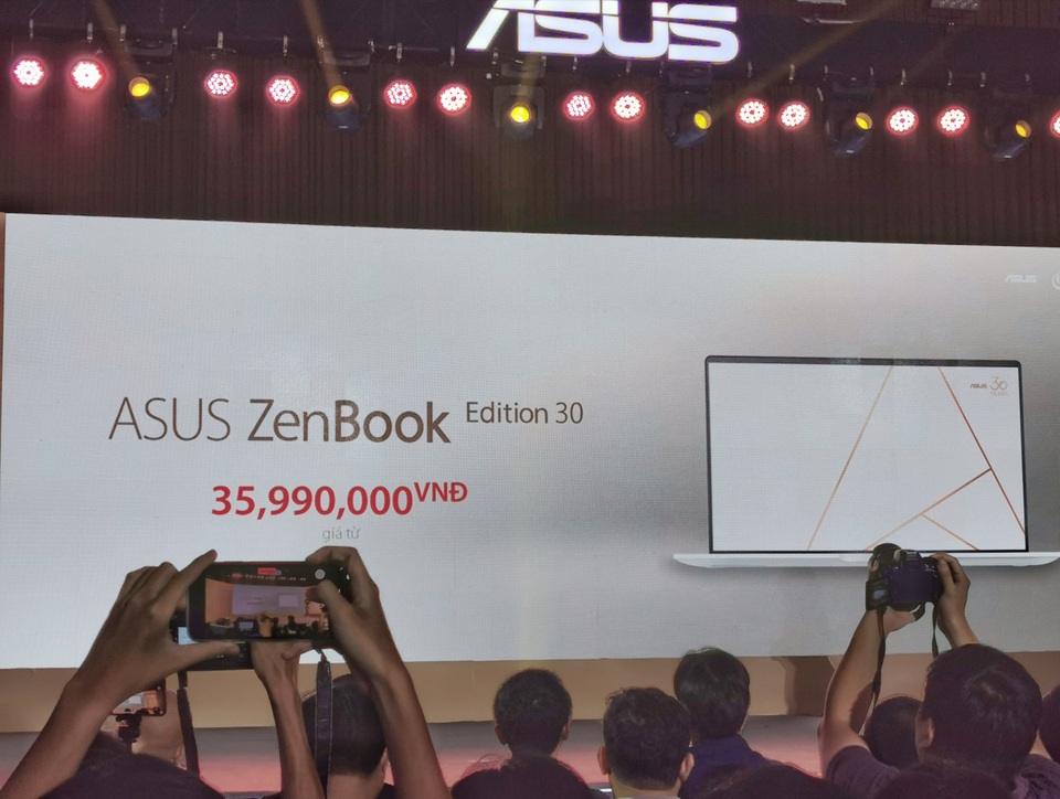 Laptop 2 màn hình, gaming phone, và loạt đồ chơi công nghệ tại Asus Expo 2019 - 7 Laptop 2 màn hình, gaming phone, và loạt đồ chơi công nghệ tại Asus Expo 2019 - 7