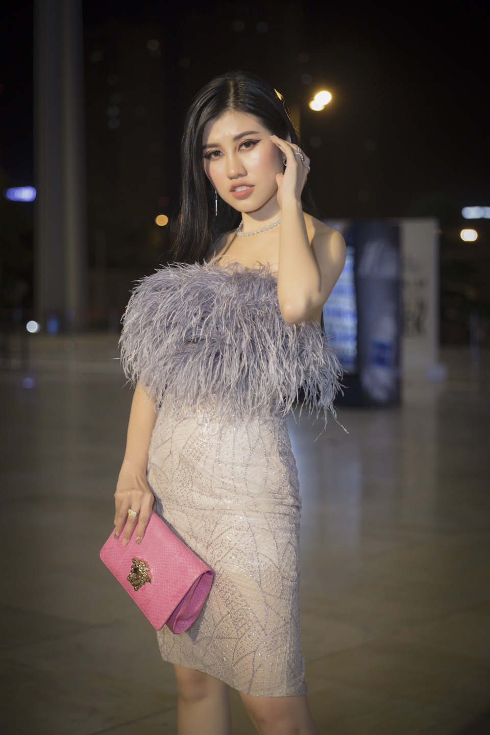 Emily Hồng Nhung nổi bật tại tuần lễ Thời trang Quốc tế Việt Nam - 3 Emily Hồng Nhung nổi bật tại tuần lễ Thời trang Quốc tế Việt Nam - 3
