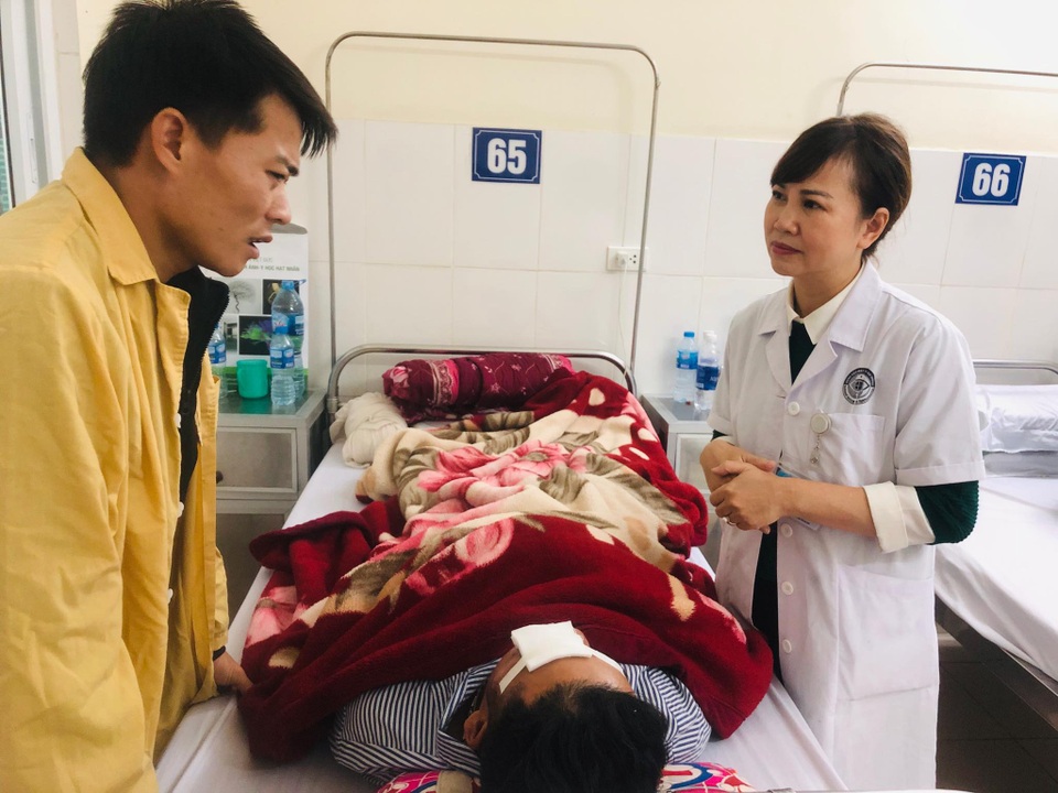Đang đốt vàng mã, nam thanh niên mù mắt vì đám cháy phát nổ - 1 Đang đốt vàng mã, nam thanh niên mù mắt vì đám cháy phát nổ - 1