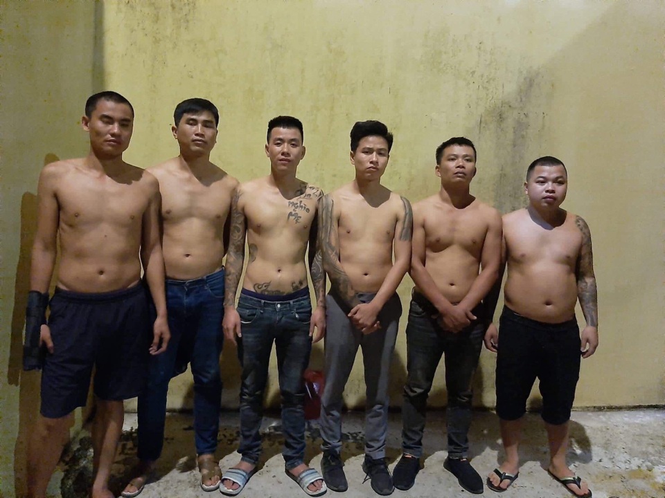 Hơn 30 đối tượng dùng súng, hung khí hỗn chiến ở quốc lộ 12B - 4