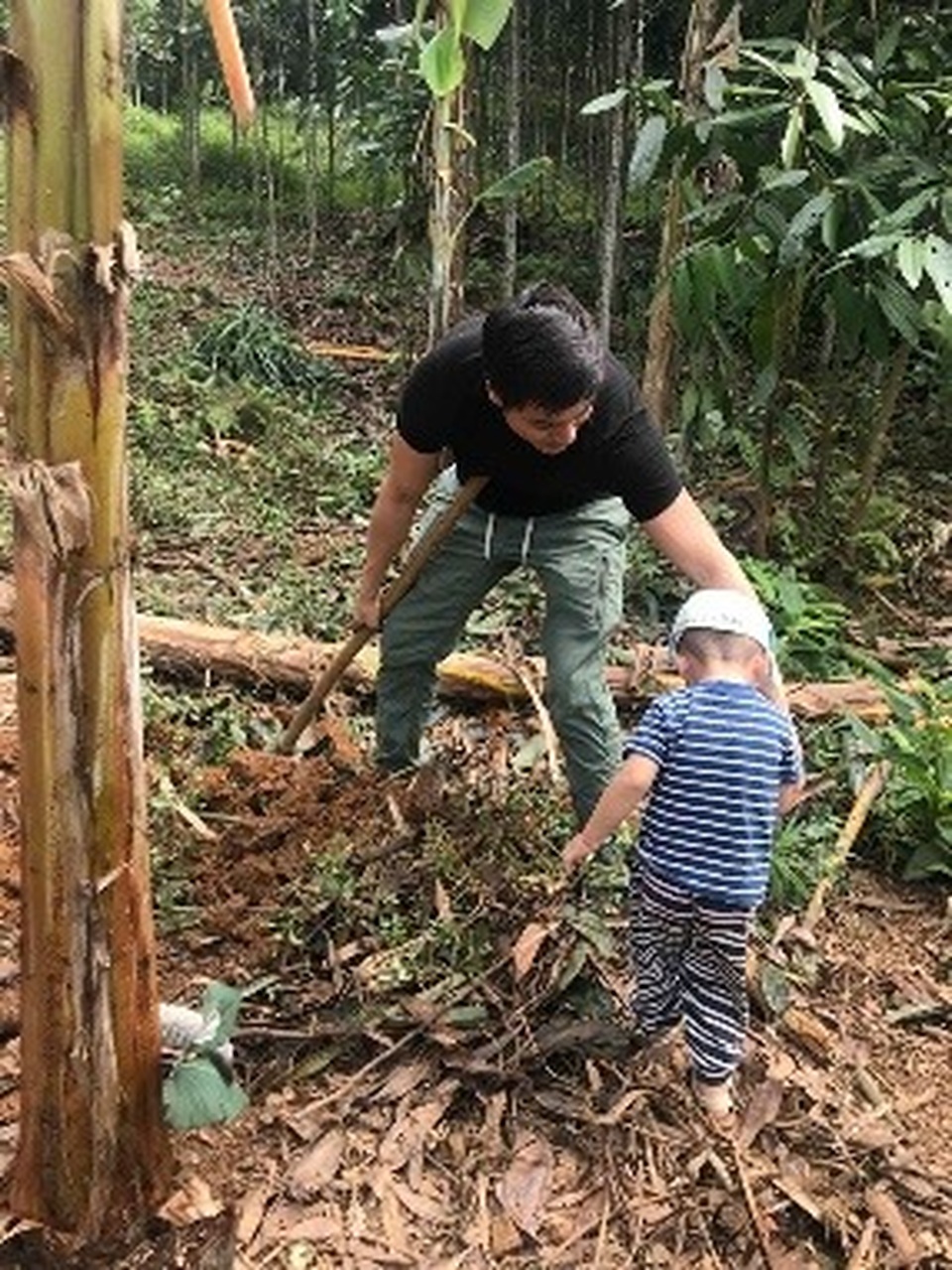 Xách balo đi nửa vòng trái đất để tặng một con bò cho cậu bé mồ côi - 2 Xách balo đi nửa vòng trái đất để tặng một con bò cho cậu bé mồ côi - 2