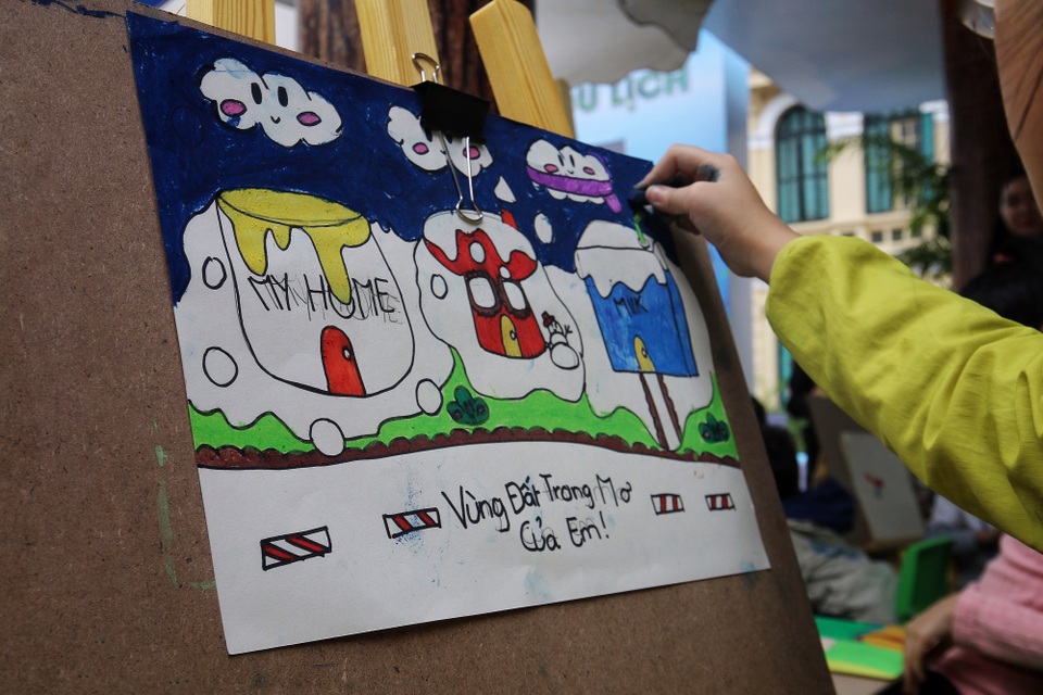 Hơn 200 hoạ sĩ nhí tham gia cuộc thi vẽ tranh vì môi trường xanh - 4 Hơn 200 hoạ sĩ nhí tham gia cuộc thi vẽ tranh vì môi trường xanh - 4