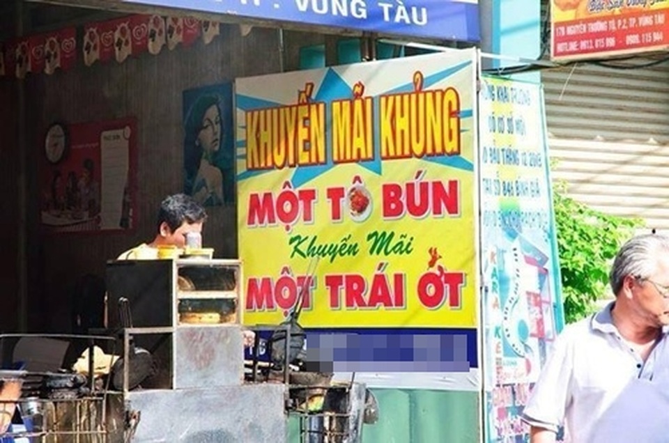 Bật cười với các chiêu độc “hút” khách của chủ cửa hàng thời khó khăn - 4 Bật cười với các chiêu độc “hút” khách của chủ cửa hàng thời khó khăn - 4