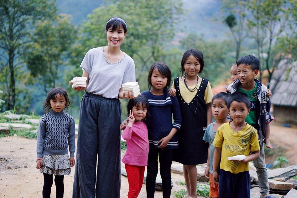 Cận cảnh cuộc sống đẹp như mơ của cô gái được ví là “tiên nữ đồng quê” của Việt Nam - 6 Cận cảnh cuộc sống đẹp như mơ của cô gái được ví là “tiên nữ đồng quê” của Việt Nam - 6