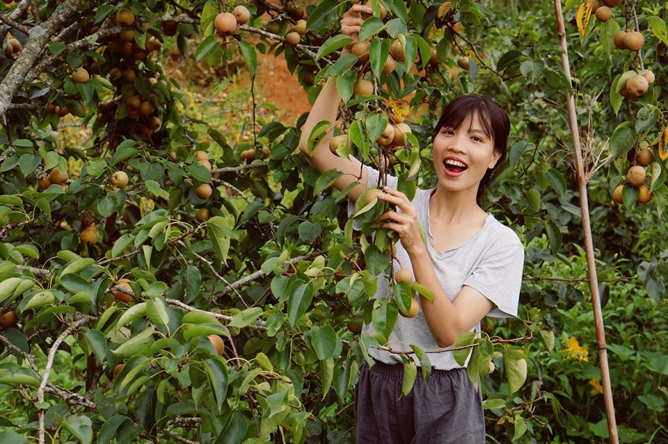 Cận cảnh cuộc sống đẹp như mơ của cô gái được ví là “tiên nữ đồng quê” của Việt Nam - 8 Cận cảnh cuộc sống đẹp như mơ của cô gái được ví là “tiên nữ đồng quê” của Việt Nam - 8
