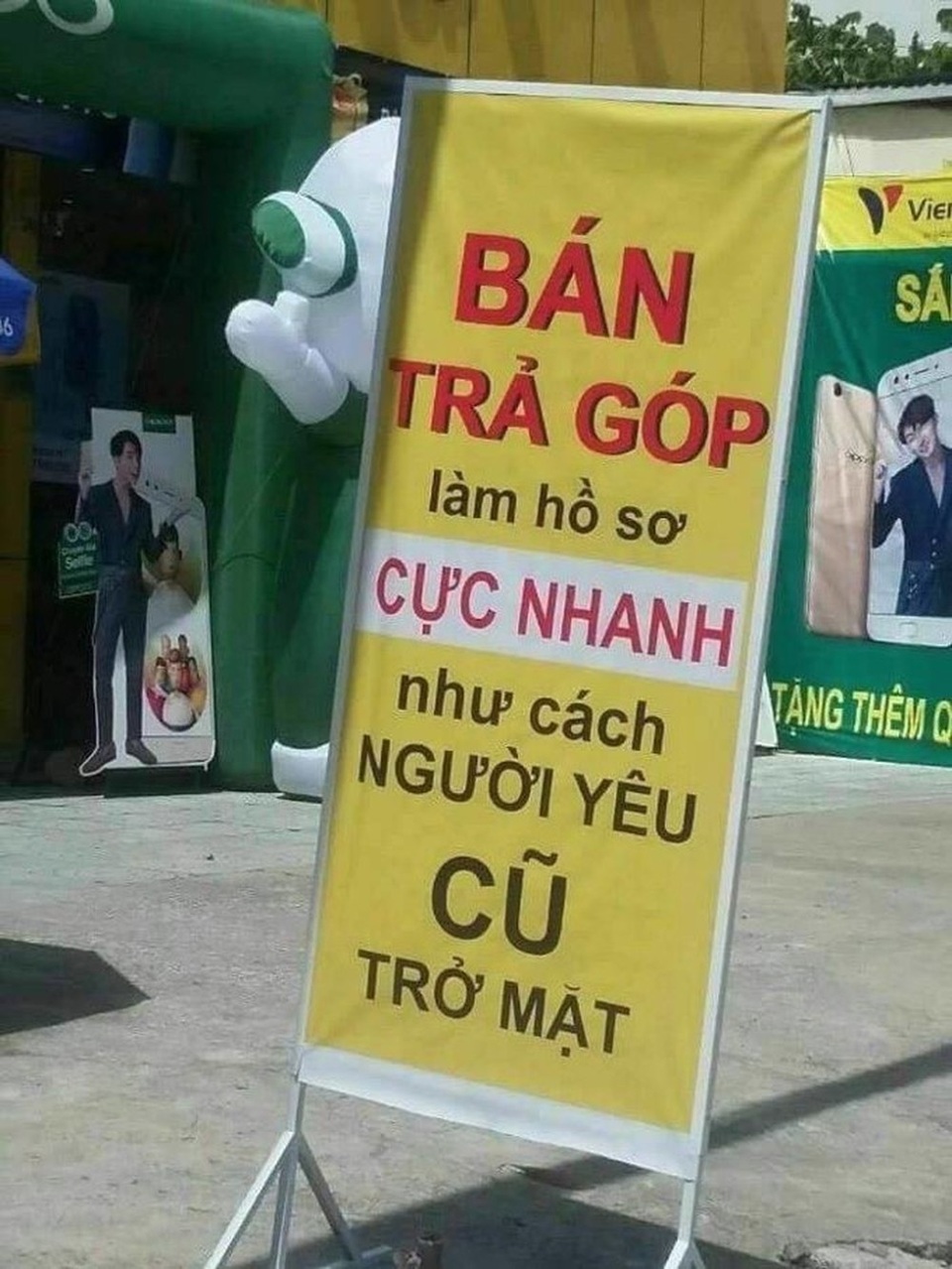 Bật cười với các chiêu độc “hút” khách của chủ cửa hàng thời khó khăn - 3 Bật cười với các chiêu độc “hút” khách của chủ cửa hàng thời khó khăn - 3