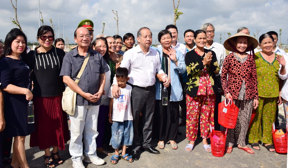 Bí thư Tỉnh ủy gửi thư kêu gọi ủng hộ cuộc di dân lịch sử hơn 4.000 hộ - 5 Bí thư Tỉnh ủy gửi thư kêu gọi ủng hộ cuộc di dân lịch sử hơn 4.000 hộ - 5