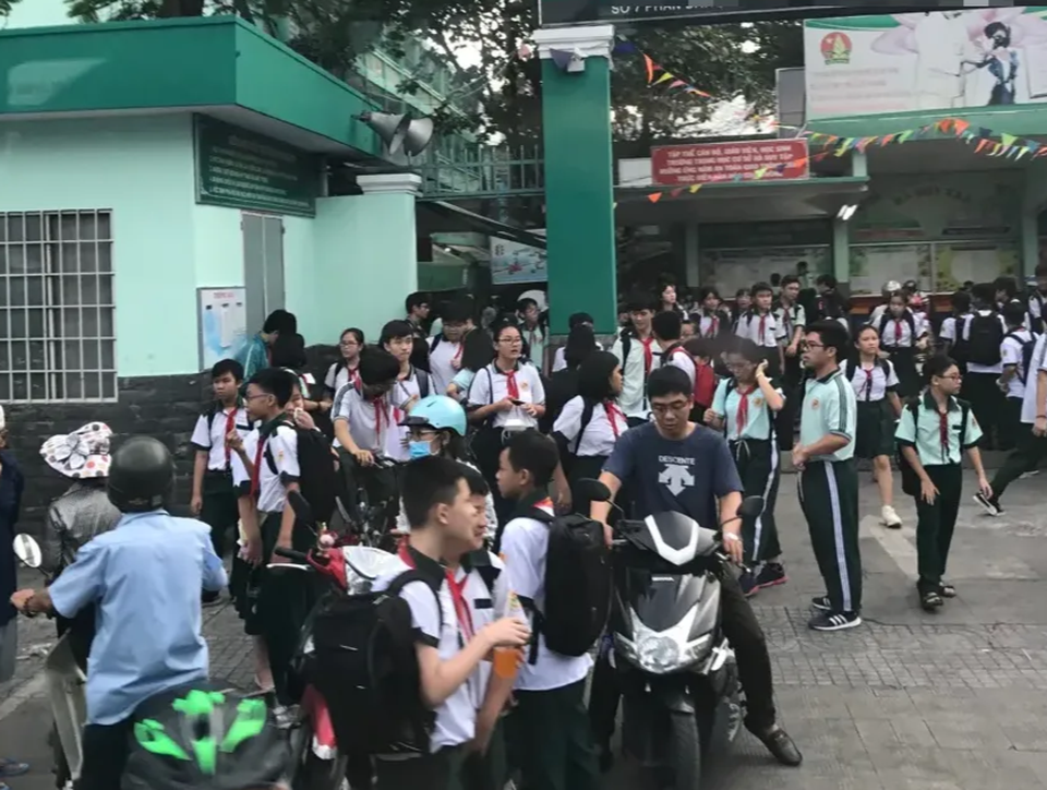 Giáo viên dạy thêm sai quy định: Không xét hoàn thành nhiệm vụ - 1 Giáo viên dạy thêm sai quy định: Không xét hoàn thành nhiệm vụ - 1