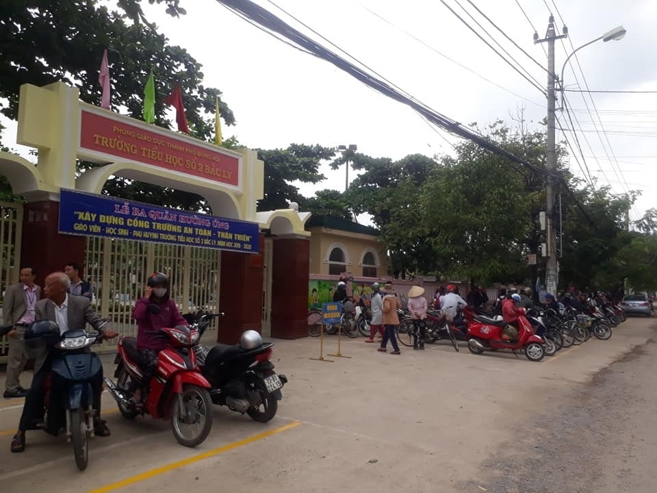 Hết cảnh lộn xộn nhờ mô hình “cổng trường an toàn-thân thiện” - 3 Hết cảnh lộn xộn nhờ mô hình “cổng trường an toàn-thân thiện” - 3