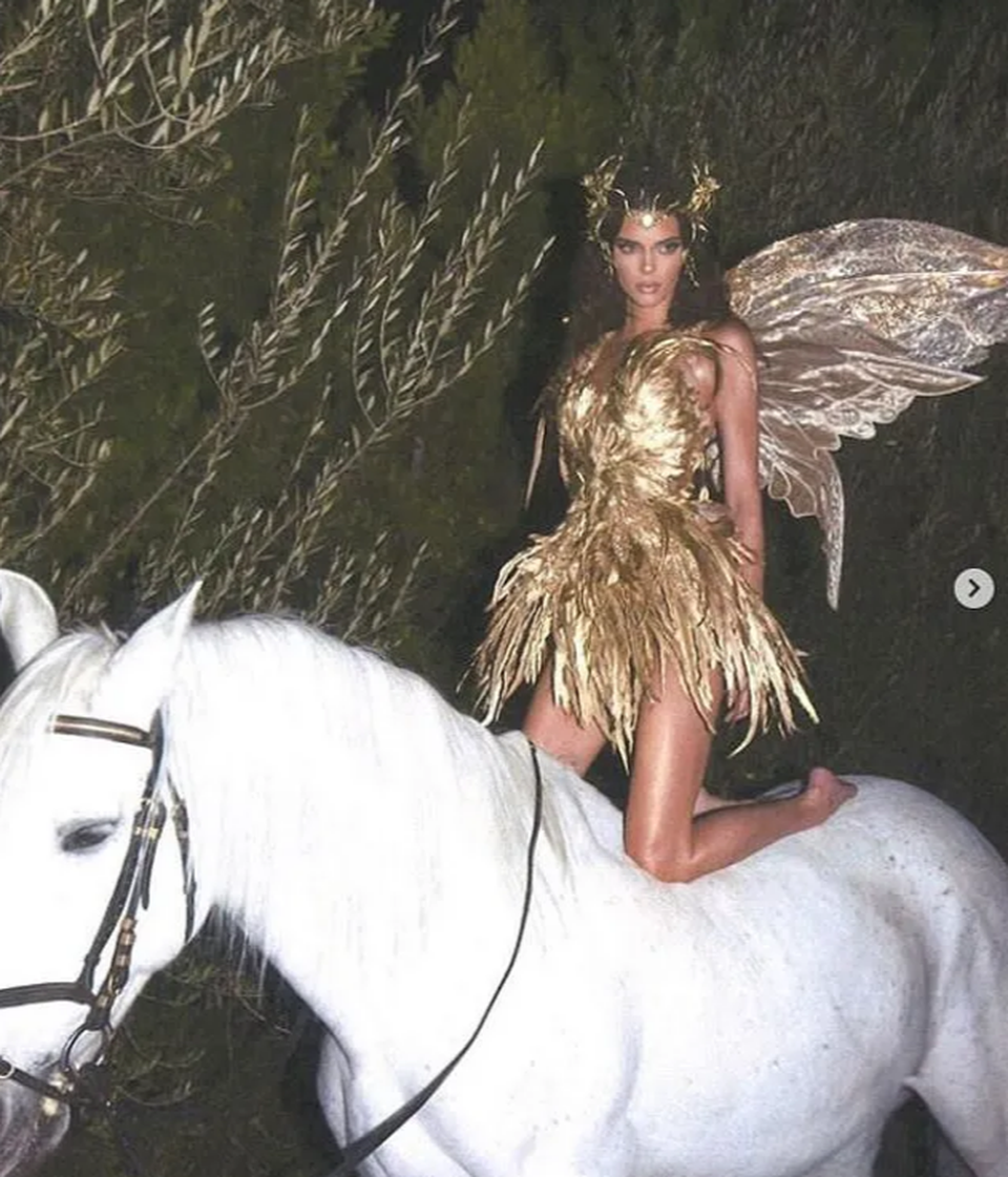 Kendall Jenner hóa cô tiên xinh đẹp - 3 Kendall Jenner hóa cô tiên xinh đẹp - 3