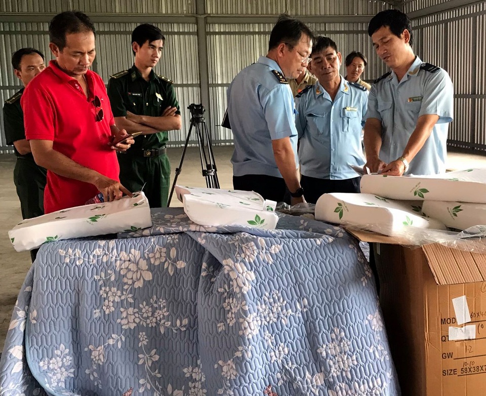 Phát hiện lô hàng Trung Quốc giả mạo xuất xứ Việt Nam tại cảng Cát Lái - 1 Phát hiện lô hàng Trung Quốc giả mạo xuất xứ Việt Nam tại cảng Cát Lái - 1