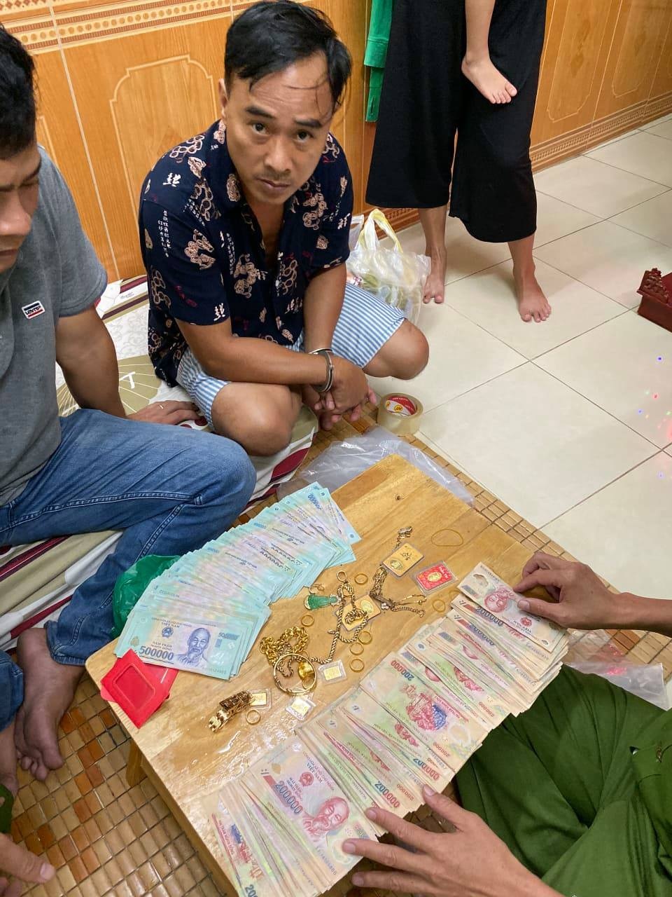 Đục két sắt, trộm nửa tỷ đồng khi gia chủ vắng nhà - 3