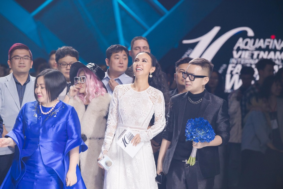 MC Huyền Ny biến hóa với thời trang - 7