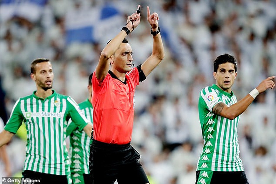 Hòa thất vọng Betis, Real Madrid lỡ cơ hội soán ngôi Barcelona - 4 Hòa thất vọng Betis, Real Madrid lỡ cơ hội soán ngôi Barcelona - 4