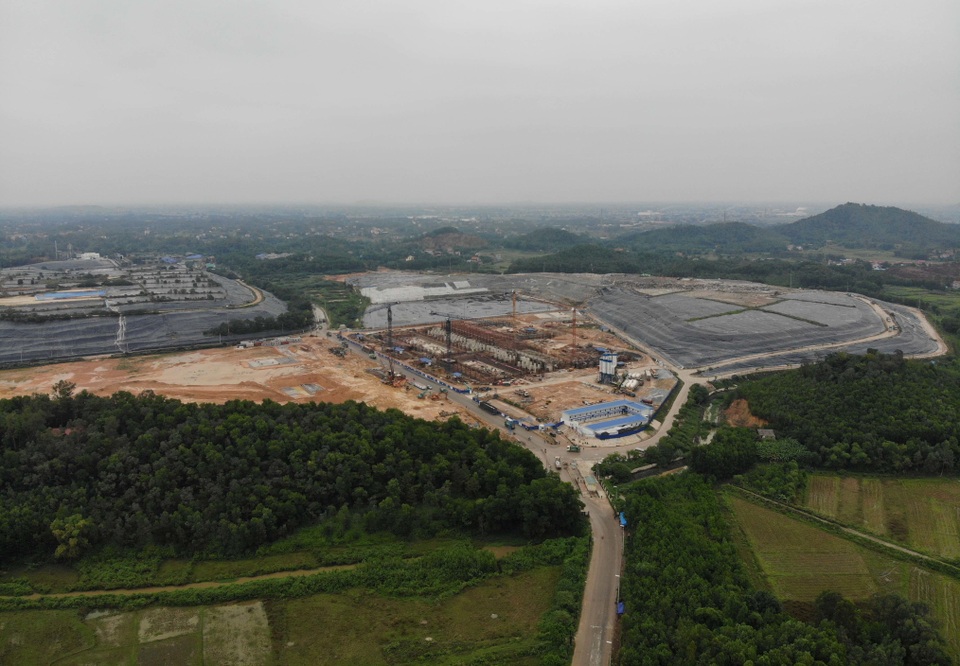 Hàng cây hoa sữa chuyển từ Hồ Tây đến bãi rác Nam Sơn giờ ra sao? - 1 Hàng cây hoa sữa chuyển từ Hồ Tây đến bãi rác Nam Sơn giờ ra sao? - 1