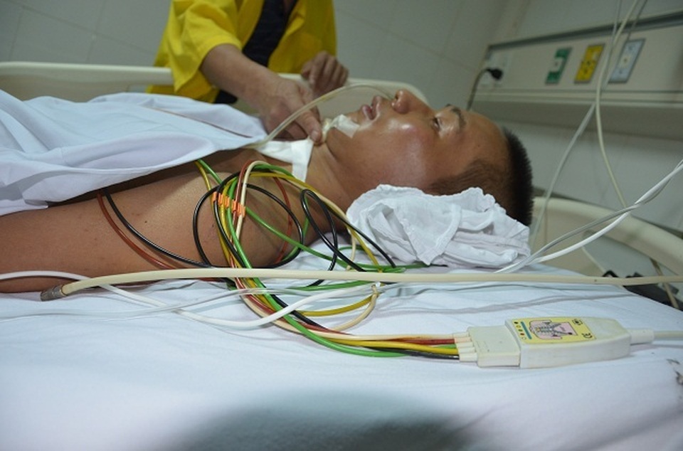 Ám ảnh đôi mắt khát thèm sự sống của chàng trai bị ngã từ tầng 5 xuống đất - 6 Ám ảnh đôi mắt khát thèm sự sống của chàng trai bị ngã từ tầng 5 xuống đất - 6