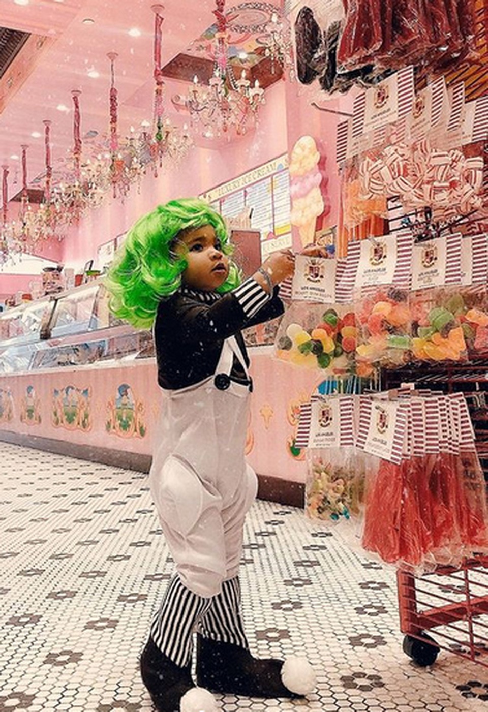 Con gái của Khloe Kardashian càng lớn càng đáng yêu - 5