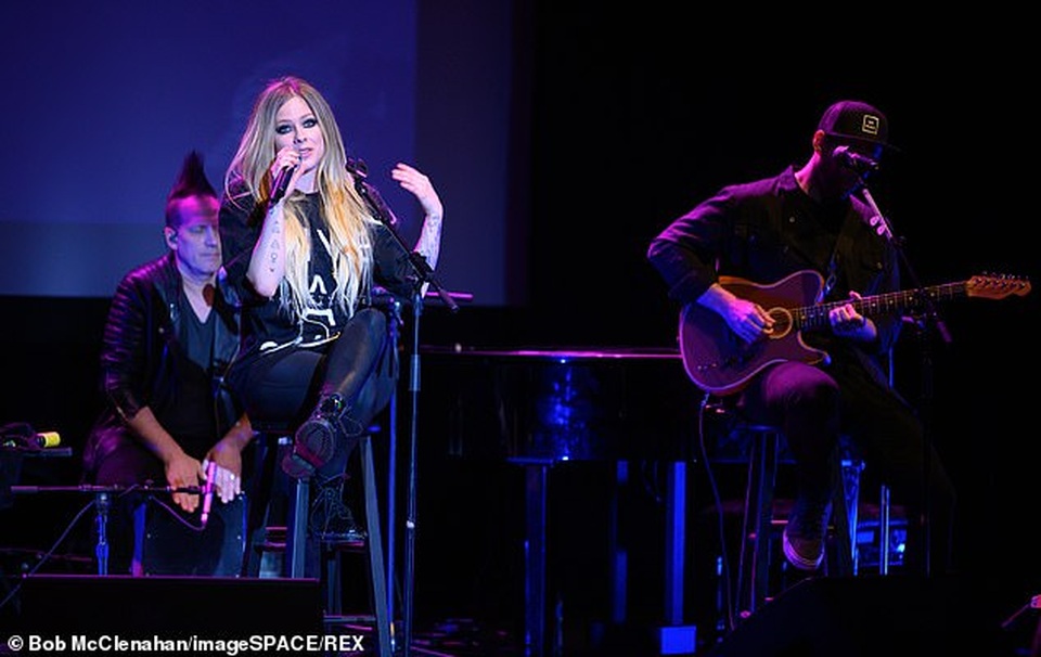 17 năm sau khi nổi tiếng, Avril Lavigne vẫn không già đi - 4 17 năm sau khi nổi tiếng, Avril Lavigne vẫn không già đi - 4