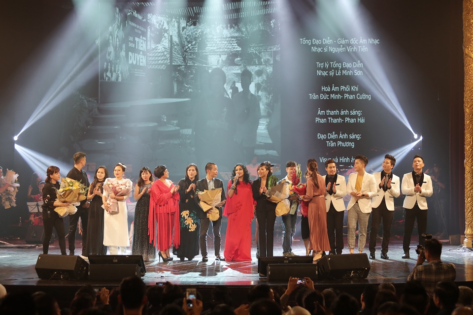 Thanh Lam, Ngọc Khuê hát như “lên đồng” trong đêm nhạc Nguyễn Vĩnh Tiến - 17 Thanh Lam, Ngọc Khuê hát như “lên đồng” trong đêm nhạc Nguyễn Vĩnh Tiến - 17