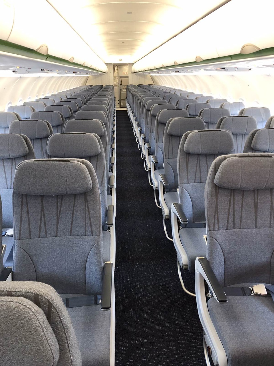 Bamboo Airways đón máy bay Airbus A320neo đầu tiên trong chiếc áo “Fly Green” ấn tượng - 4 Bamboo Airways đón máy bay Airbus A320neo đầu tiên trong chiếc áo “Fly Green” ấn tượng - 4
